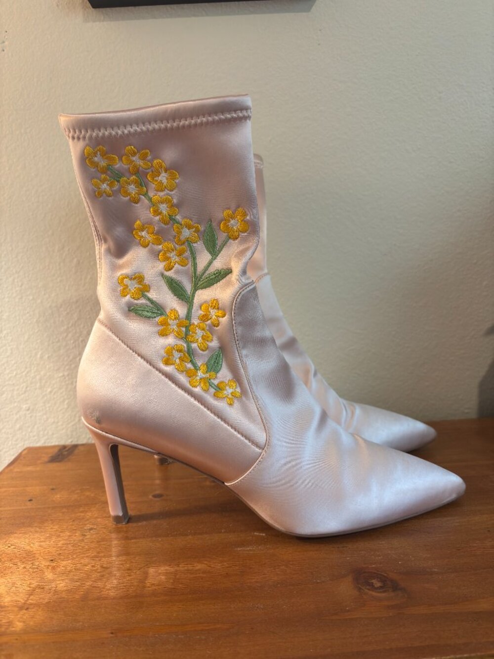 Stuart Weitzman Wren Embroidered Boot Size 8.5 - Picture 2 of 4